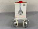 Beats By Dre - Beat Solo 3 Wireless Headphones -Special Edition - Silver) Beats By Dre - Beat Solo 3 Wireless Headphones -Special Edition - Silver)