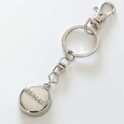 Silver RE/MAX Keychain &ndash; invisaWear