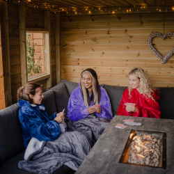 Snuggy Hooded Blankets & Cosy Accessories