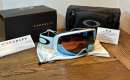 Oakley® Flight Tracker XM White Ski Goggle PRIZM Snow Sapphire Iridium OO7105-27 Oakley® Flight Tracker XM White Ski Goggle PRIZM Snow Sapphire Iridium OO7105-27