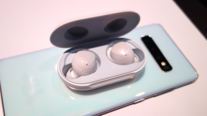 Hands On With Galaxy Buds and Samsung's New Smartwatch ...
