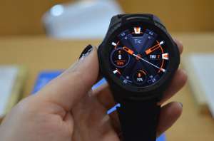 Hands On With Mobvoi's Huge But More Refined TicWatch E2 ...