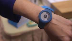 Withings Go is overpriced for what it is — CES 2016 - YouTube