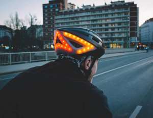 This Smart Bike Helmet Keeps You Visible On the Road ...