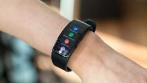 Galaxy Fit-e: $35 fitness tracker shows up on Samsung ...