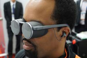 Panasonic's compact VR glasses see the future in HDR | Vr glasses, Vr ...