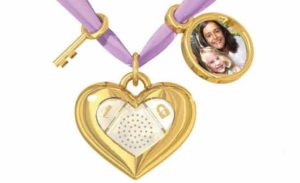 Dano's iHeart Locket Keeps Your Digital Diary Entries Safe 8