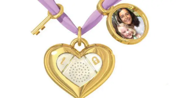 Dano's iHeart Locket Keeps Your Digital Diary Entries Safe 9