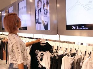 Introducing an Interactive Clothes Hangar that Gives Fashion Advice 5
