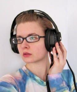 Yuni is a Pair of Headphones Designed for People With Unilateral Hearing Loss 3