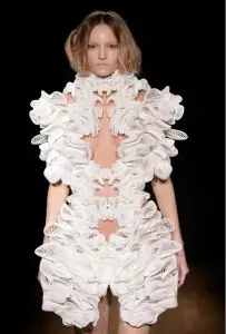Iris Van Herpen Brings 3D Printed Couture to the Runway 1 Iris Van Herpen Brings 3D Printed Couture to the Runway 1