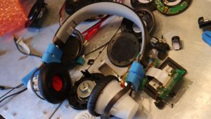 HeadBox Turns From Headphone to Boombox Instantly 5