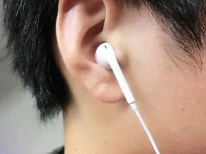 New Apple Earbuds Rumored to Track All of Your Vitals 11