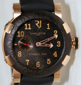 Romain Jerome Titanic-DNA Watch is golden 10