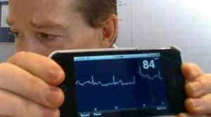 Alivecor Heart Monitor keeps track of your ticker via your iPhone 8