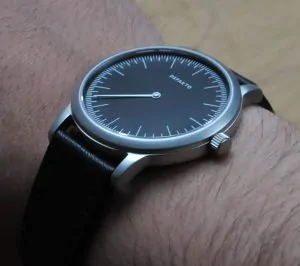 Defakto Detail watch finally gets rid of that confusing second hand 14