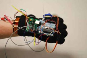 DIY cyborg appendage adds extra finger, flipping the bird loses all meaning 2