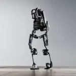 Ekso Bionics robotic suit will help the paralyzed walk again 3 Ekso Bionics robotic suit will help the paralyzed walk again 2