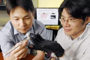 Georgia Tech scientists prep vibrating glove prototype that hopes to improve touch sensitivity 6