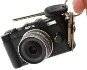 Pentax Q interchangeable lens camera fits on your keychain 10