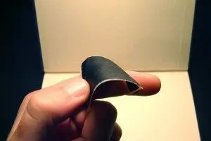 Power Felt charges your smartphone with body heat 1